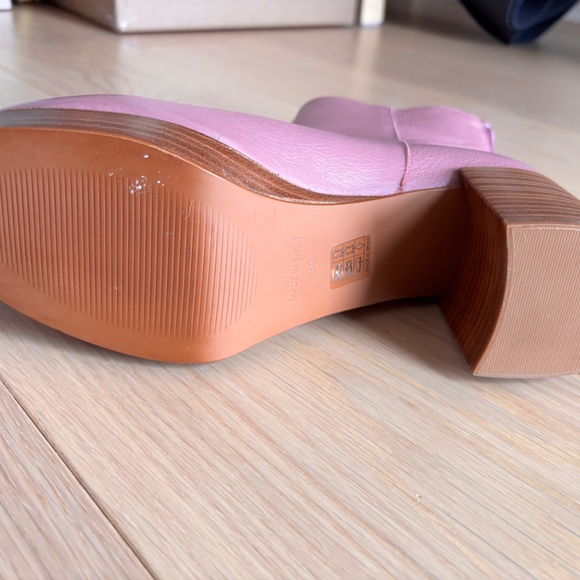 Speed platform ankle boot in Lilac by Intentionally Blank - Picture 4 of 13